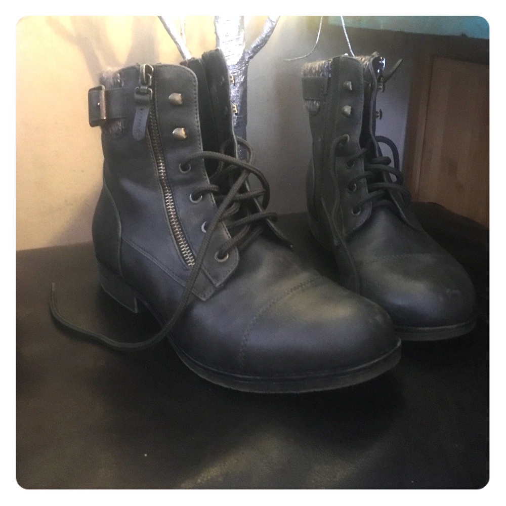 Combat boots army green
